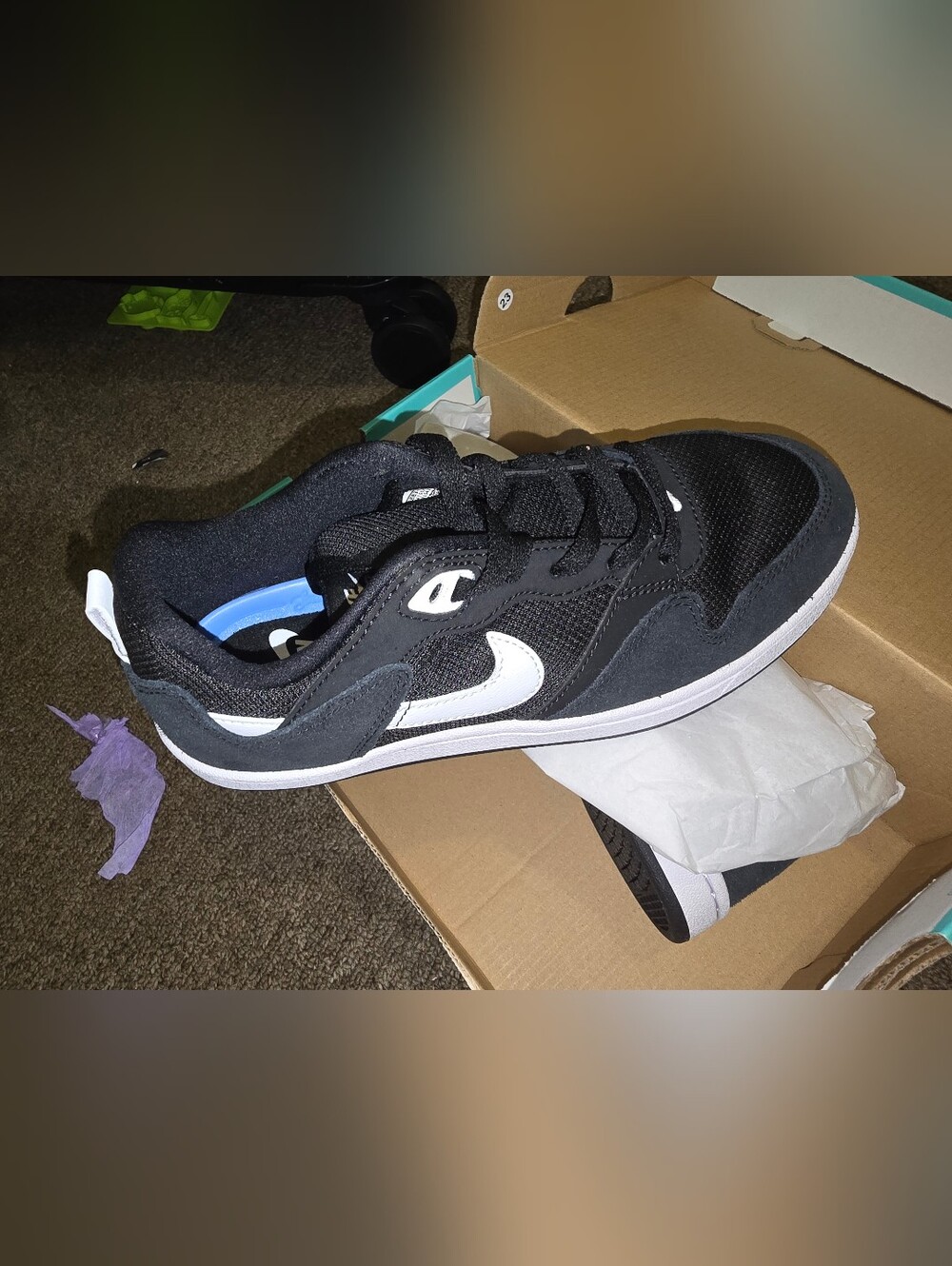 Nike Kids Black and White Low-Top Sneaker 5.5 Y